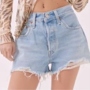 NWT Urban Renewal Levi’s Low Rise Slouchy Denim Shorts